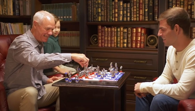 Picture 2 of 2020 Battle for the White House Chess Set
