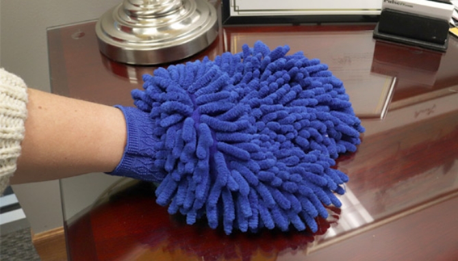Picture 2 of Mr. Clean Microfiber Dusting and Cleaning Mitt