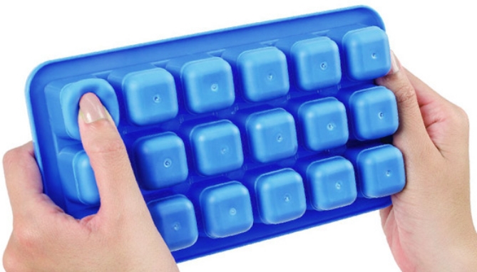 Picture 2 of No-Spill Ice Cube Tray 2-Pack