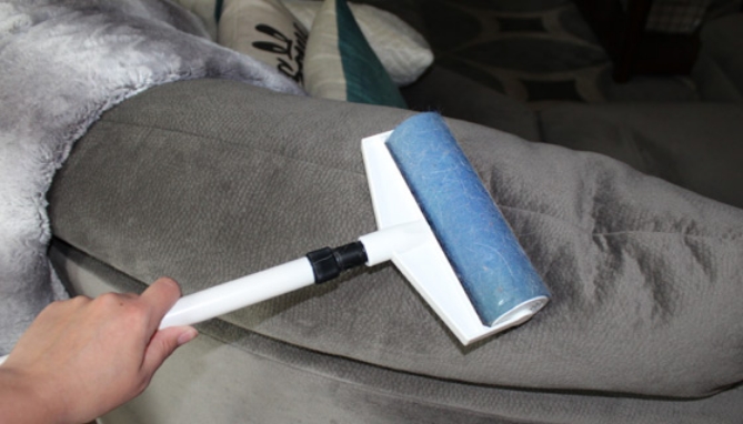 Picture 2 of Washable & Extendable Magic Lint Remover