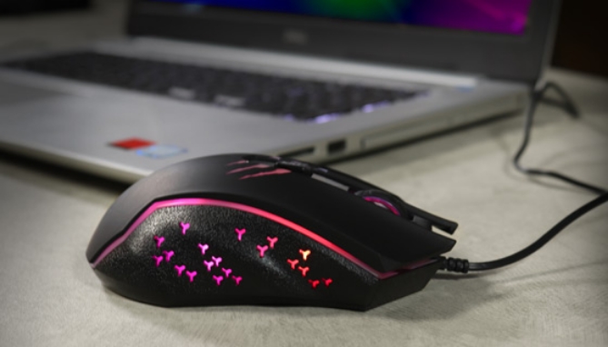 Picture 4 of Multicolored Backlit Gaming Mouse