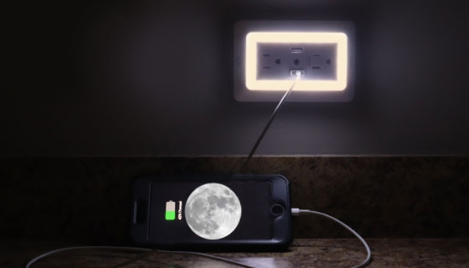 Picture 8 of Multiport 6 Outlet and 2 USB Charging Station Night Light