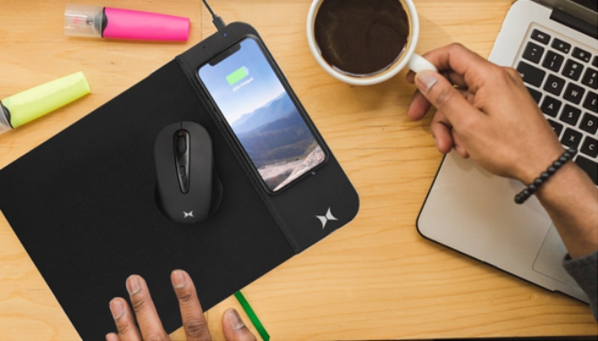 Picture 6 of Wireless Charging Desktop Mousepad